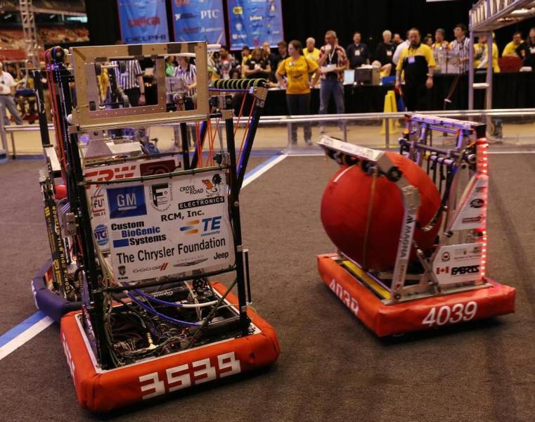 美国国家仪器公司为参加FIRST机器人大赛的学生打造了RoboRIO控制器。它采用Real-Time Linux系统以及LabVIEW可重配置I/O架构和工具包